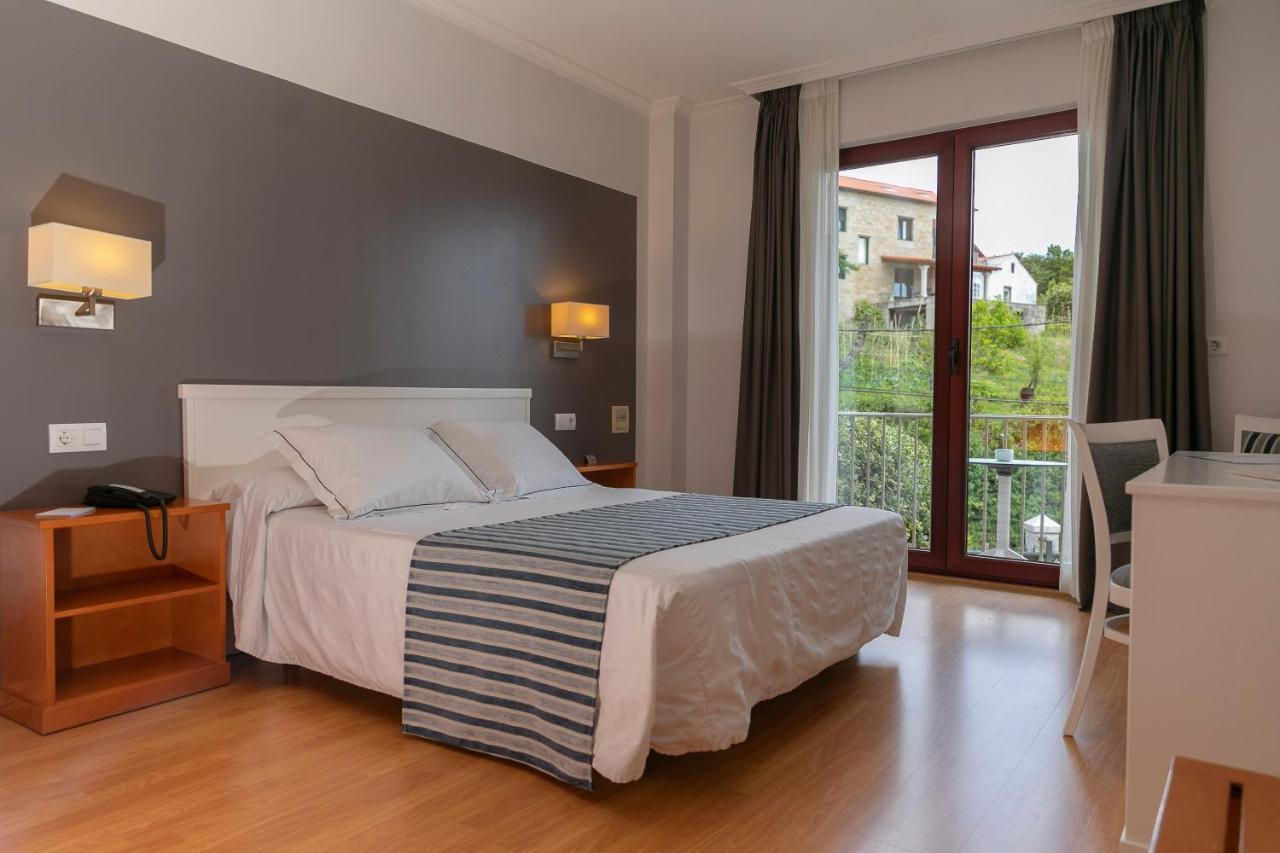 Hotel Lombina Pobra Do Caraminal Εξωτερικό φωτογραφία